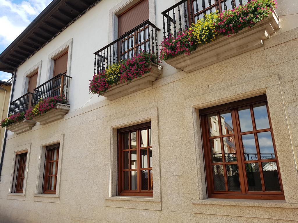Hostal Santa Maria Какабелос Екстериор снимка