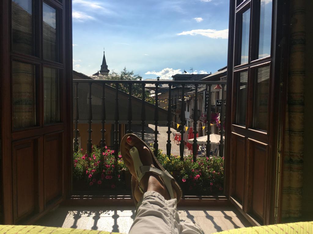 Hostal Santa Maria Какабелос Екстериор снимка