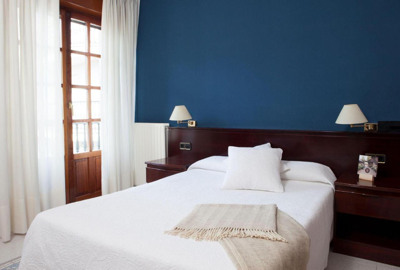 Hostal Santa Maria Какабелос Екстериор снимка