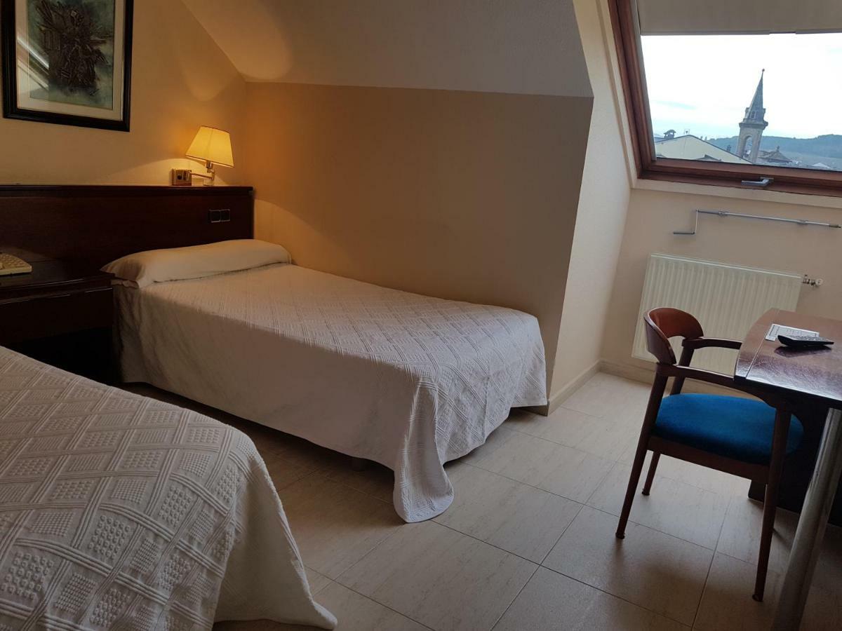 Hostal Santa Maria Какабелос Екстериор снимка