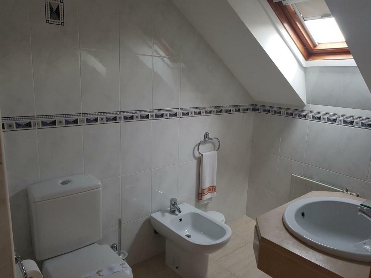 Hostal Santa Maria Какабелос Екстериор снимка