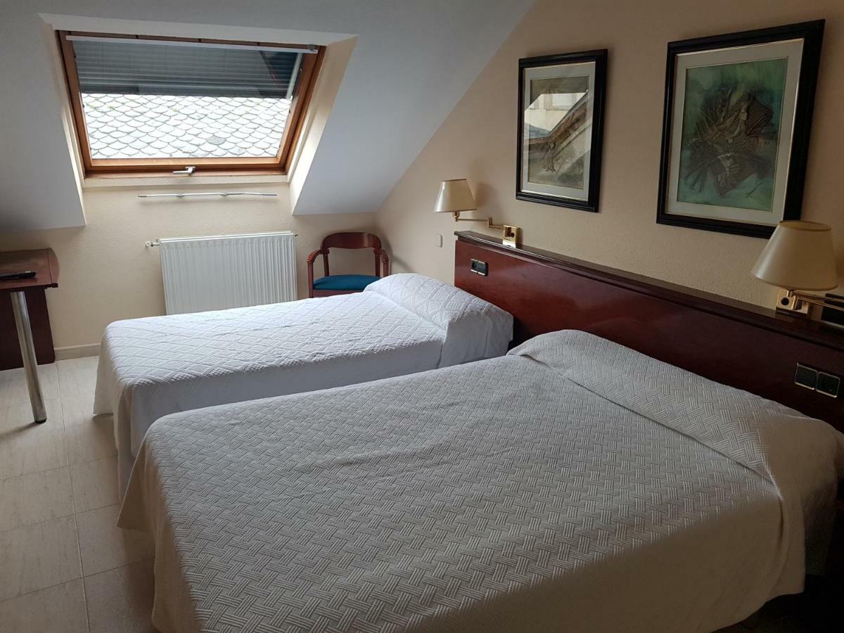 Hostal Santa Maria Какабелос Екстериор снимка